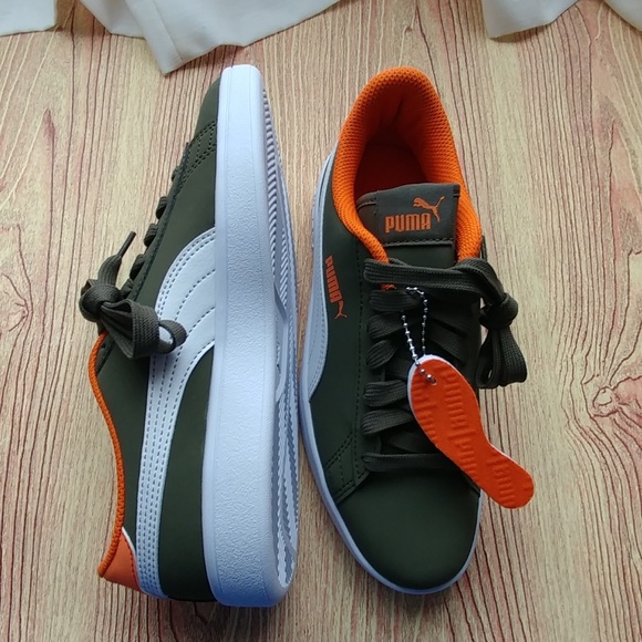 Puma Sneakers. 🎇NWT🎇 - Picture 3 of 8